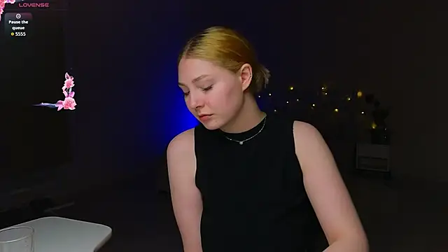Catherine River online show from May 2026 06:02:02 PM