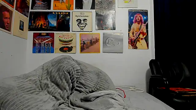 cloudyystar666 online show from November 2025 06:25:01 AM