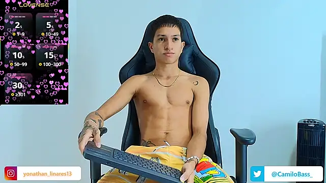 Snapshot of _CamiloBass chatting on October 2025 07:48:01 PM CamiloBass online show from October 2025 07:48:01 PM