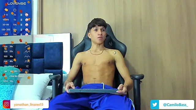 Snapshot of _CamiloBass chatting on February 2025 01:30:02 AM CamiloBass online show from February 2025 01:30:02 AM