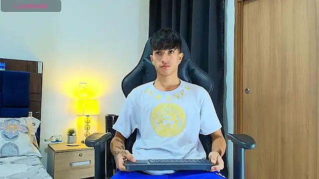  CamiloBass online show from April 2026 07:44:01 PM