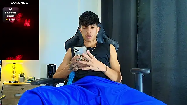 Snapshot of _CamiloBass chatting on June 2026 01:11:01 AM CamiloBass online show from June 2026 01:11:01 AM