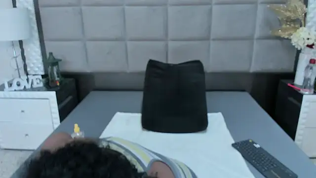 Snapshot of OliviaBurning chatting on December 2025 01:53:02 AM OliviaBurning online show from December 2025 01:53:02 AM