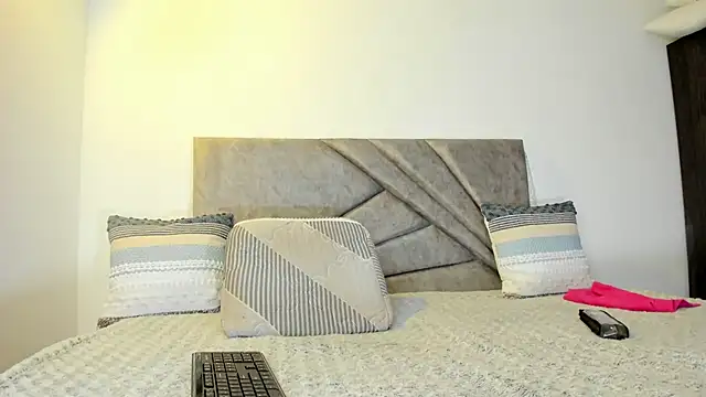 Deliciouscocoa online show from December 2025 12:00:01 AM