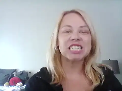 burrkitty online show from December 2024 08:14:01 PM