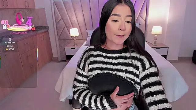 Snapshot of amelie_jhons chatting on December 2025 06:28:02 PM amelie jhons online show from December 2025 06:28:02 PM