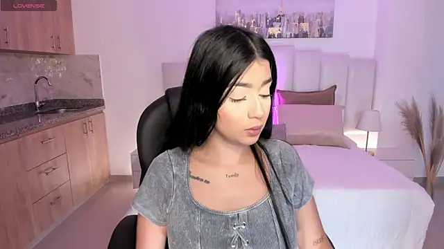 Snapshot of amelie_jhons chatting on November 2025 08:23:02 PM amelie jhons online show from November 2025 08:23:02 PM