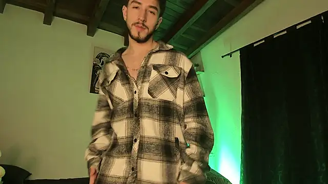 Snapshot of Valentino_Xander chatting on March 2025 03:34:01 AM Valentino Xander online show from March 2025 03:34:01 AM