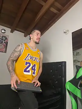 Valentino Xander online show from November 2025 12:37:02 AM