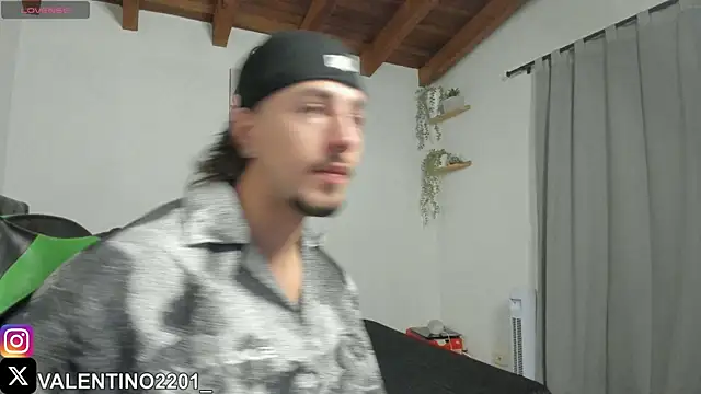 Snapshot of Valentino_Xander chatting on September 2025 11:32:01 PM Valentino Xander online show from September 2025 11:32:01 PM
