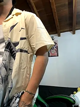 Valentino Xander online show from November 2025 12:14:02 AM