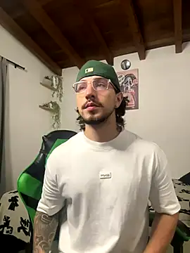 Snapshot of Valentino_Xander chatting on October 2025 01:07:01 AM Valentino Xander online show from October 2025 01:07:01 AM