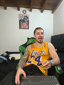 Valentino Xander online show from November 2025 11:30:01 PM