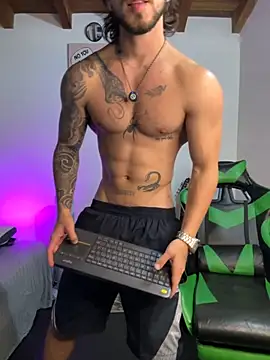 Valentino Xander online show from December 2025 03:50:02 AM