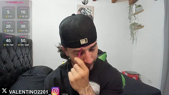 Valentino Xander online show from November 2025 02:22:01 AM