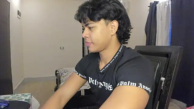 Snapshot of johan_beley_ chatting on February 2025 01:55:01 PM johan beley online show from February 2025 01:55:01 PM