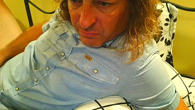 Snapshot of costanza7070 chatting on June 2026 04:34:01 AM costanza7070 online show from June 2026 04:34:01 AM