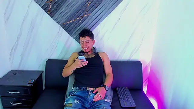 Piggy Eddy online show from November 2025 08:09:02 PM