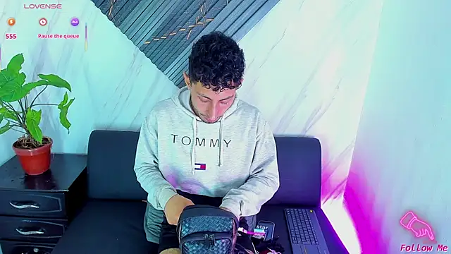 Piggy Eddy online show from November 2025 10:32:01 PM