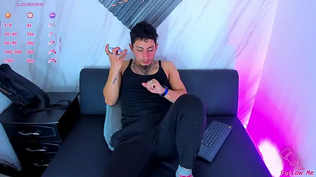 Piggy Eddy online show from December 2025 08:30:01 PM