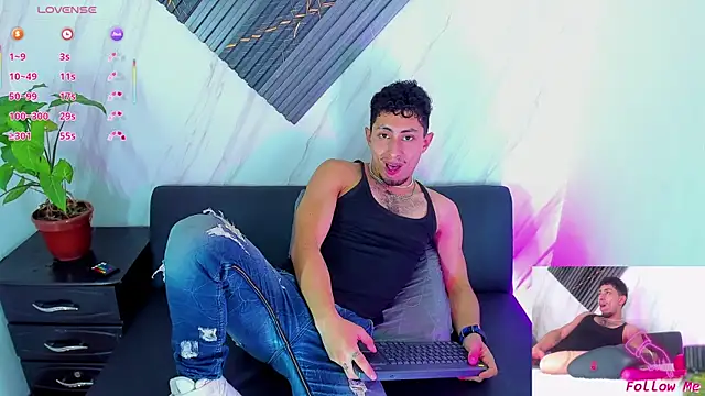 Piggy Eddy online show from November 2025 08:09:02 PM