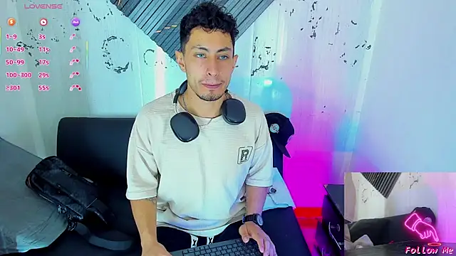 Piggy Eddy online show from November 2025 12:59:03 PM