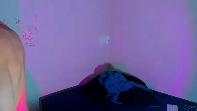 Piggy Eddy online show from April 2026 02:07:02 AM