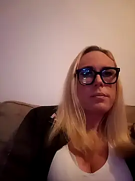 Snapshot of Connie_Pepper chatting on March 2025 02:06:02 AM Connie Pepper online show from March 2025 02:06:02 AM