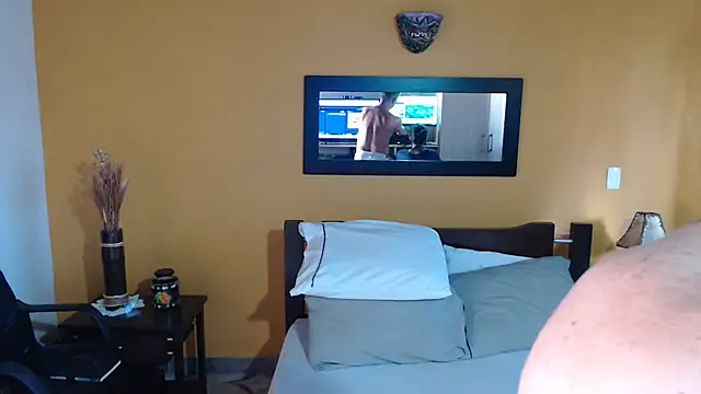 Snapshot of SaraandJuanDP chatting on February 2025 09:26:02 PM SaraandJuanDP online show from February 2025 09:26:02 PM