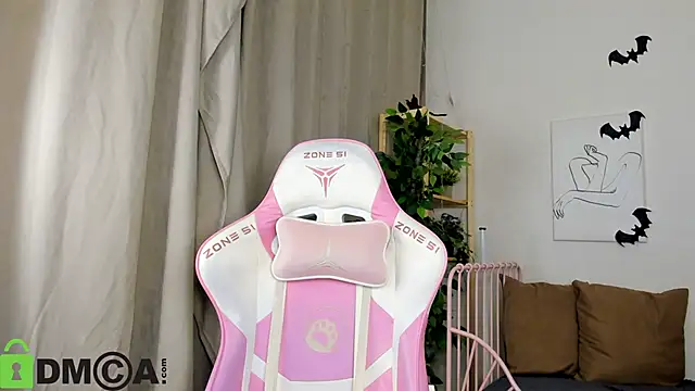 Nicole Charm online show from October 2025 09:36:02 PM