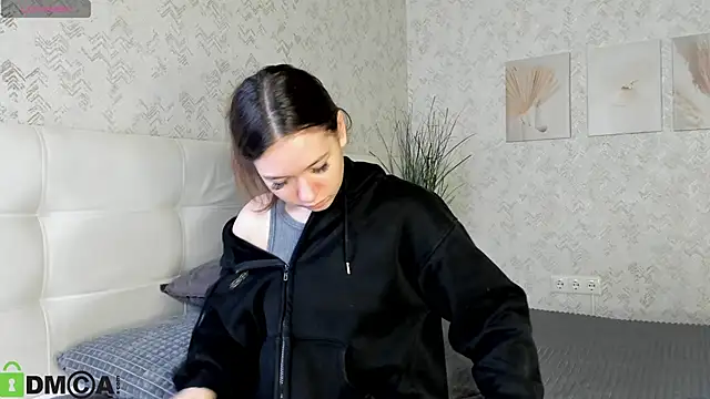 Snapshot of Nicole_Charm chatting on September 2025 08:04:02 PM Nicole Charm online show from September 2025 08:04:02 PM