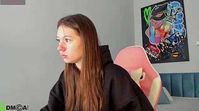 Nicole Charm online show from December 2025 12:05:01 AM