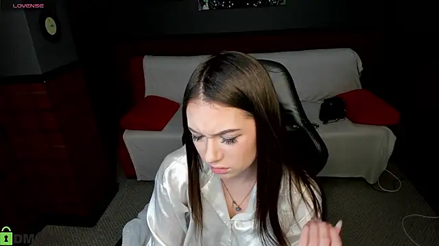 Nicole Charm online show from March 2026 12:32:02 PM