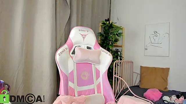 Nicole Charm online show from November 2025 06:24:02 PM