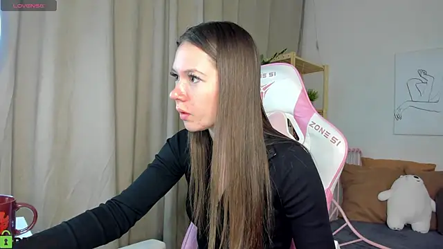 Snapshot of Nicole_Charm chatting on October 2025 09:29:01 PM Nicole Charm online show from October 2025 09:29:01 PM