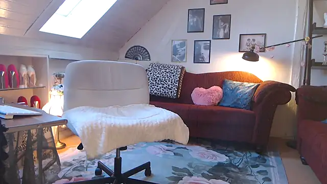 GinaBlonde online show from January 2026 01:07:01 PM