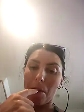 Snapshot of Izabella_Bella chatting on February 2025 07:10:01 AM Izabella Bella online show from February 2025 07:10:01 AM