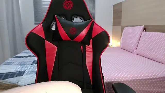 Naughty Annn online show from November 2025 05:57:01 PM