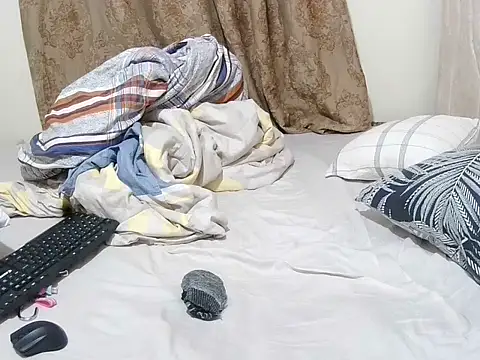 Snapshot of slender_sweet chatting on November 2025 06:52:02 PM slender sweet online show from November 2025 06:52:02 PM