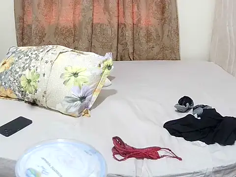 Snapshot of slender_sweet chatting on November 2025 12:52:01 PM slender sweet online show from November 2025 12:52:01 PM