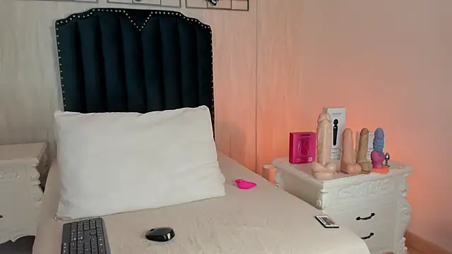 samara warren online show from December 2025 03:00:02 PM