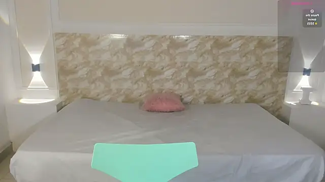 Snapshot of AliceRoss0 chatting on November 2025 11:53:02 PM AliceRoss0 online show from November 2025 11:53:02 PM