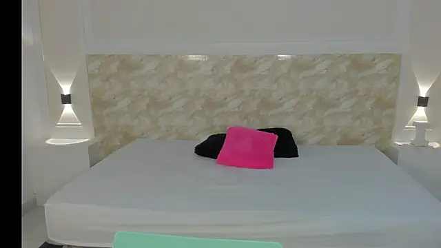 Snapshot of AliceRoss0 chatting on November 2025 11:27:01 PM AliceRoss0 online show from November 2025 11:27:01 PM