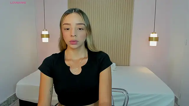 Snapshot of AliceRoss0 chatting on June 2026 08:31:02 PM AliceRoss0 online show from June 2026 08:31:02 PM