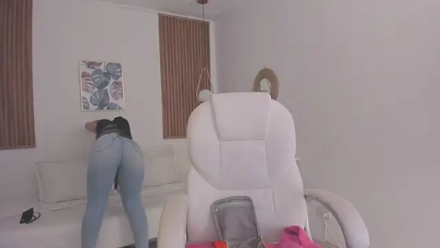 TiffanyWright online show from December 2025 01:28:02 PM