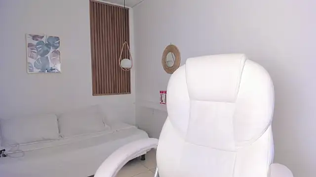 TiffanyWright online show from December 2025 02:00:02 PM