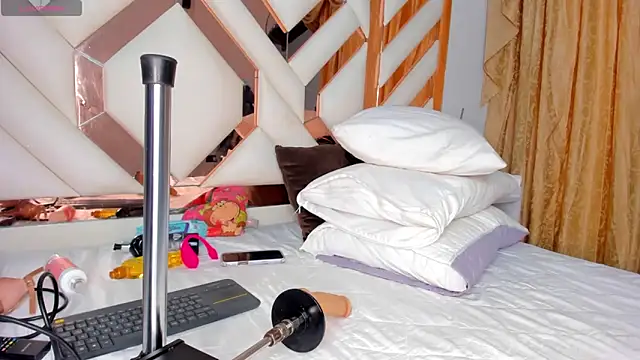 Snapshot of CintiaVega chatting on November 2025 11:57:01 AM CintiaVega online show from November 2025 11:57:01 AM