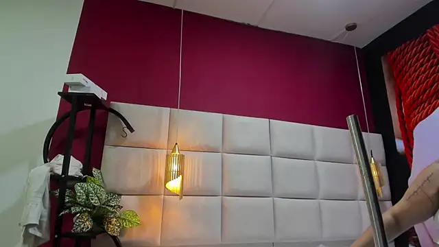 Amberluy online show from April 2026 06:47:01 PM