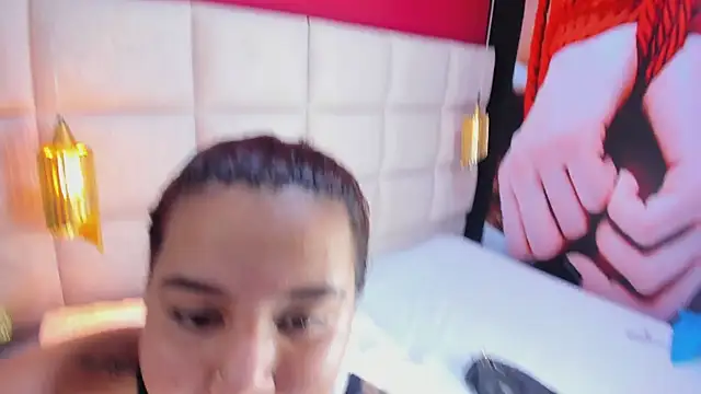 Amberluy online show from April 2026 06:03:01 PM