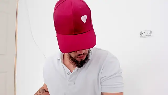 Snapshot of Beard_xox chatting on November 2025 08:57:01 PM Beard xox online show from November 2025 08:57:01 PM